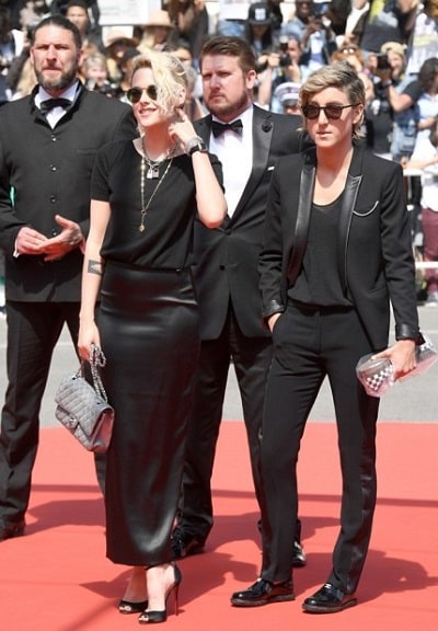 A picture of Alicia Cargile accompanying Kristen Stewart along with an extra pair of shoes.
